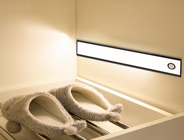 Cabinet lamp